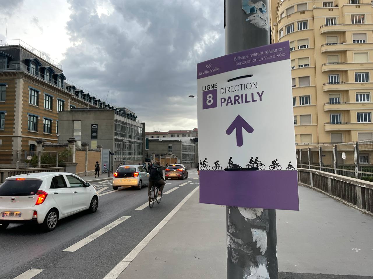 Signalétique posée par La Ville à Vélo sur la Voie Lyonnaise 8