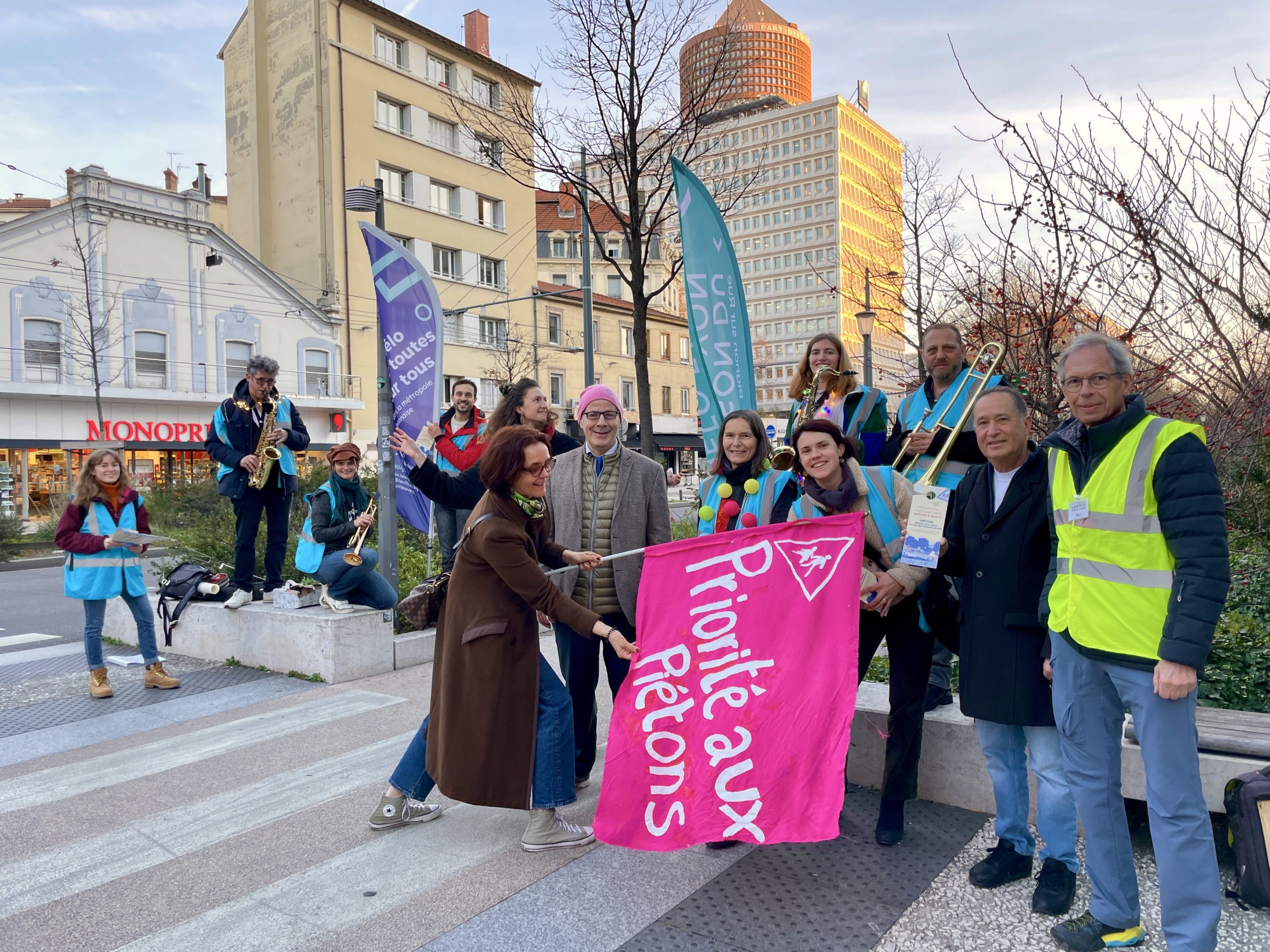 La fanfare et les bénévoles de l'opération piétons - 30 janvier 2024