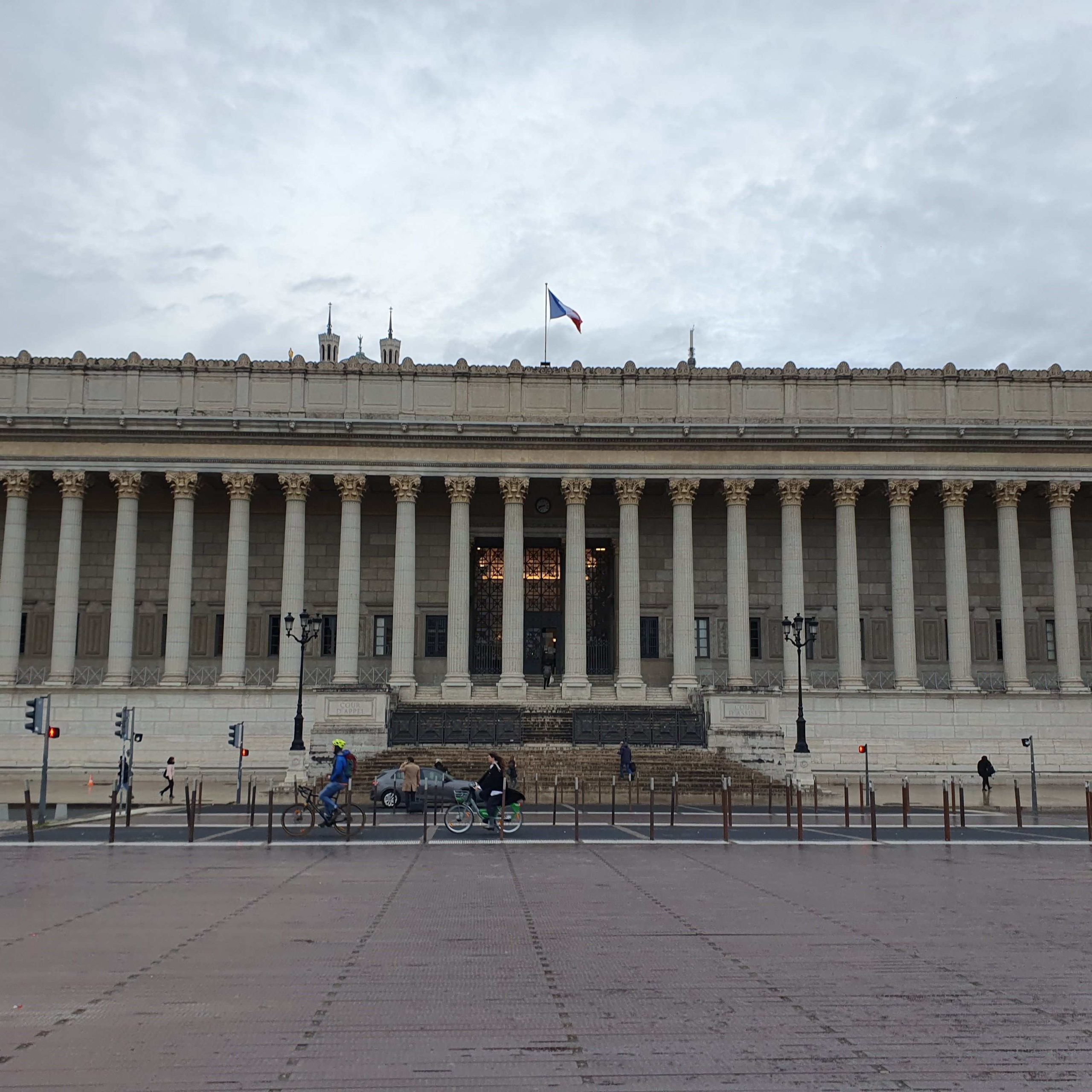 Palais de justice des 24 colonnes