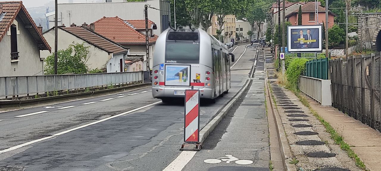 Route de Strasbourg à Caluire : photo de la nouvelle piste cyclable