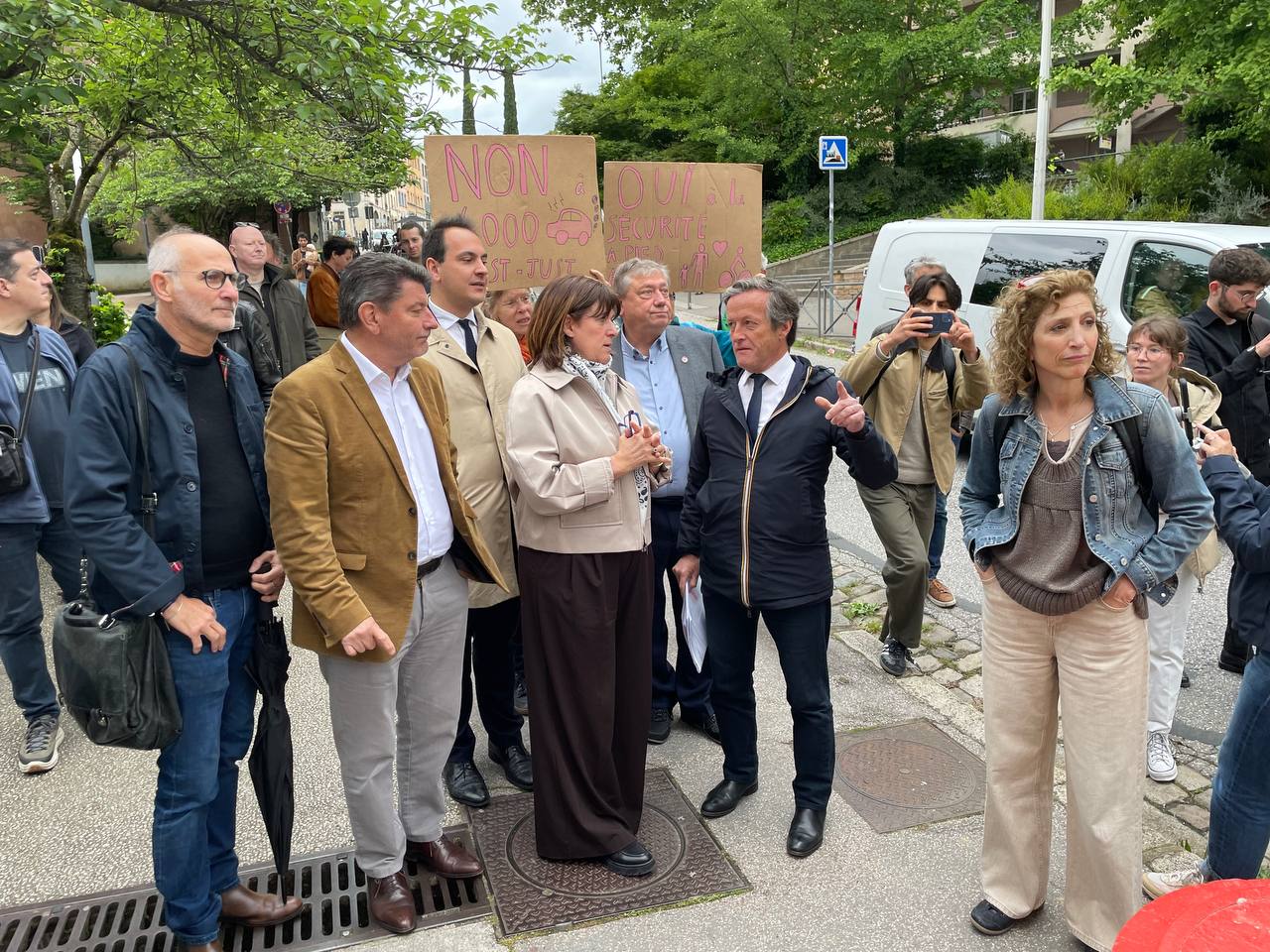 Montée du Chemin Neuf : Non au retour de la circulation automobile !
