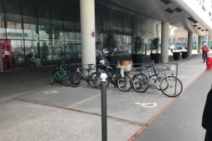 Lettre à Monsieur le Directeur de l'Hôpital Jean Mermoz : Demande de pose d’arceaux pour du stationnement vélos